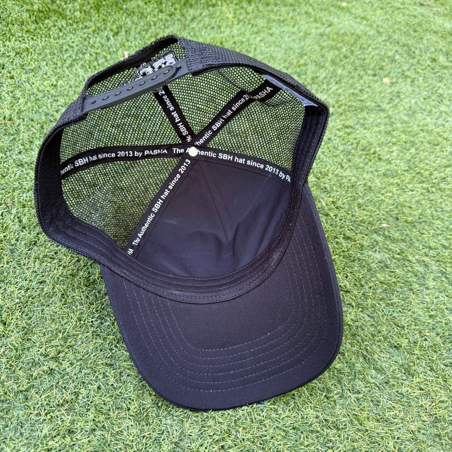 GORRA PARCHE TRUCKER NEGRA + 1 PARCHE X PASHA ST BARTH PREMIUM