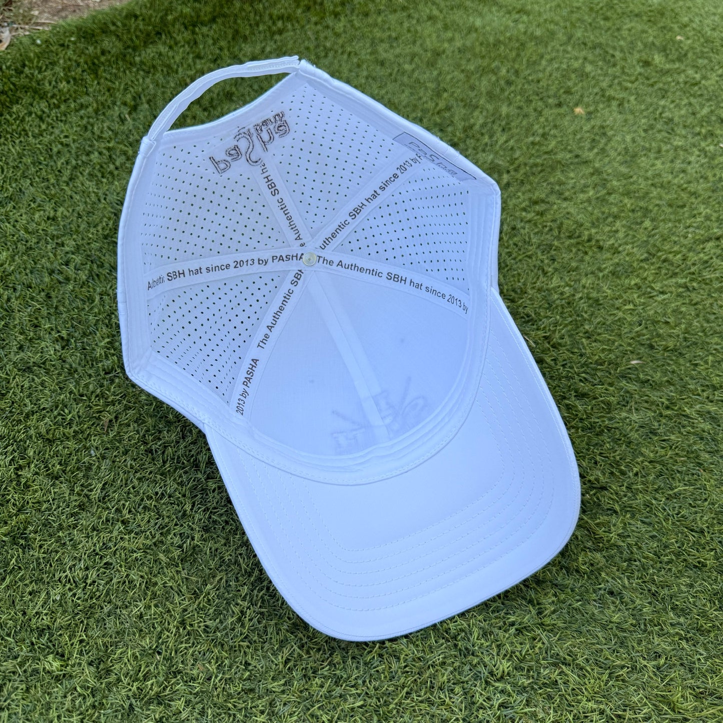GORRA X ROPA DEPORTIVA BLANCA SBH X PASHA ST BARTH PREMIUM