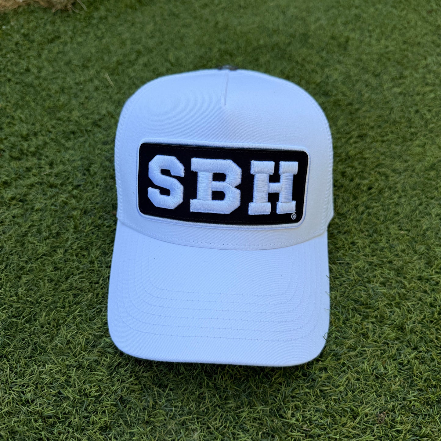 GORRA DE CAMIONERO BLANCA + 1 PARCHE X PASHA ST BARTH PREMIUM