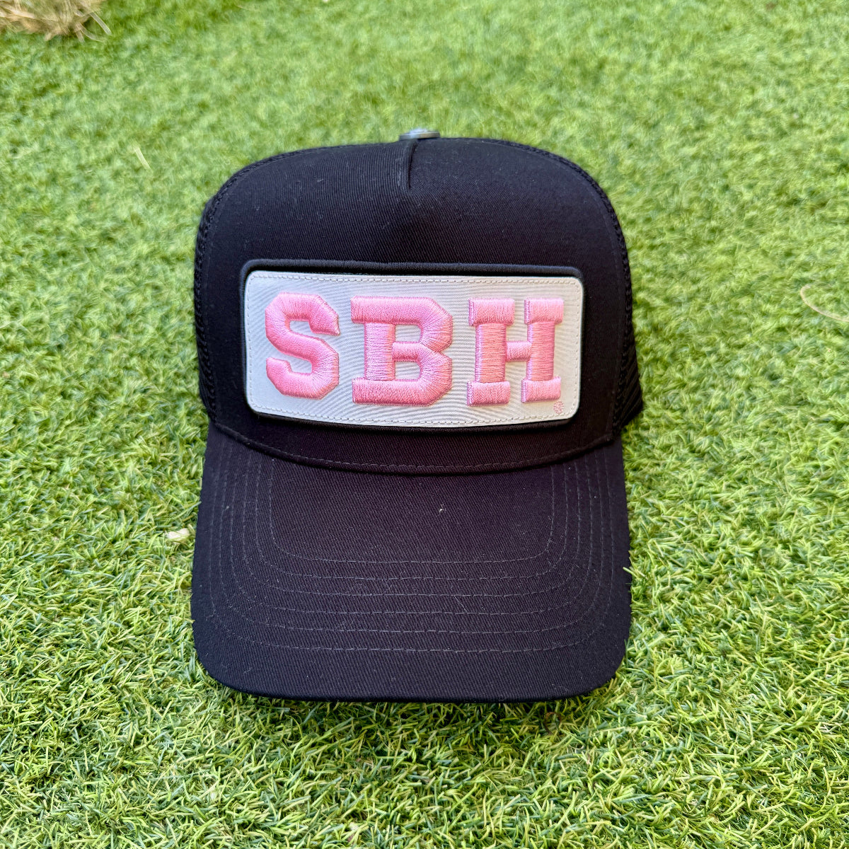 GORRA PARCHE TRUCKER NEGRA + 1 PARCHE X PASHA ST BARTH PREMIUM