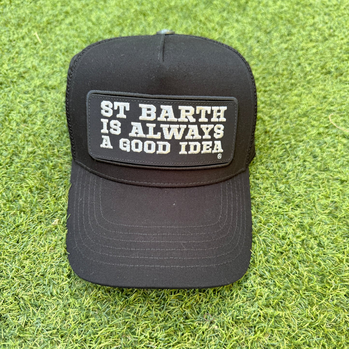 GORRA PARCHE TRUCKER NEGRA + 1 PARCHE X PASHA ST BARTH PREMIUM