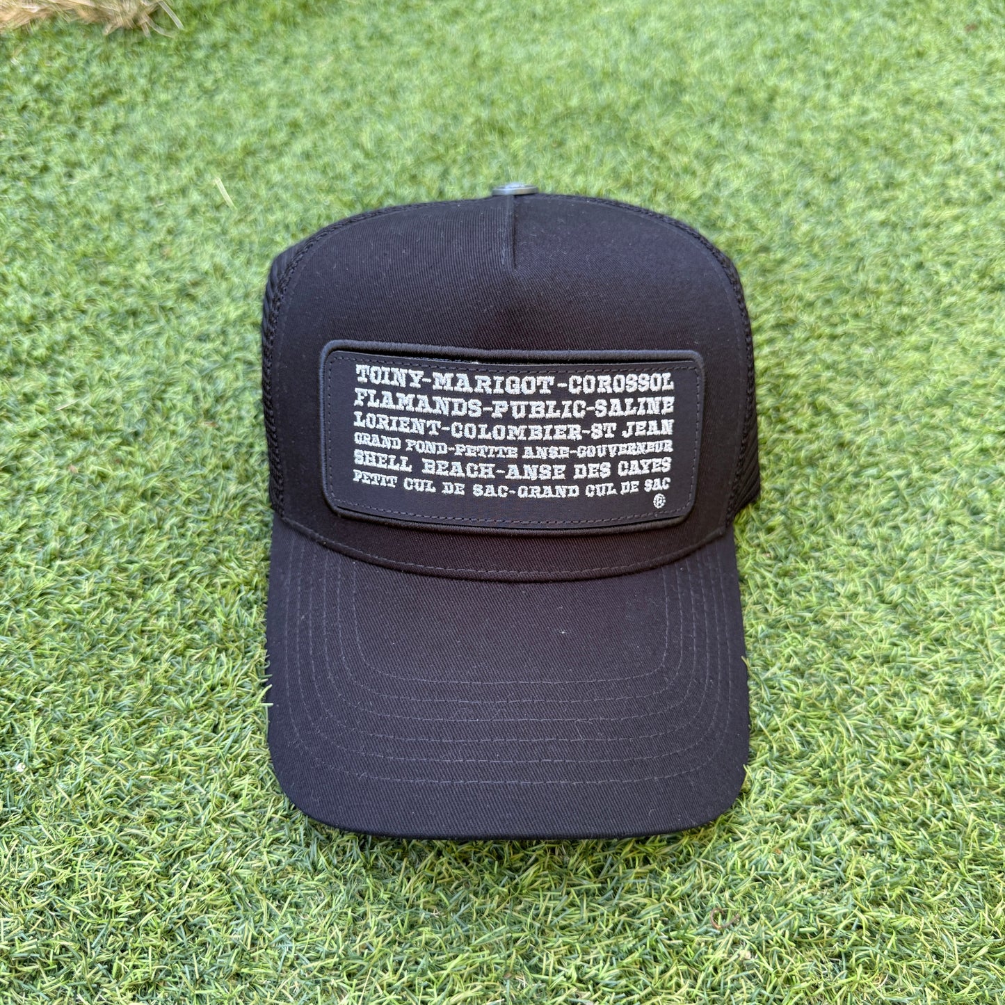GORRA PARCHE TRUCKER NEGRA + 1 PARCHE X PASHA ST BARTH PREMIUM